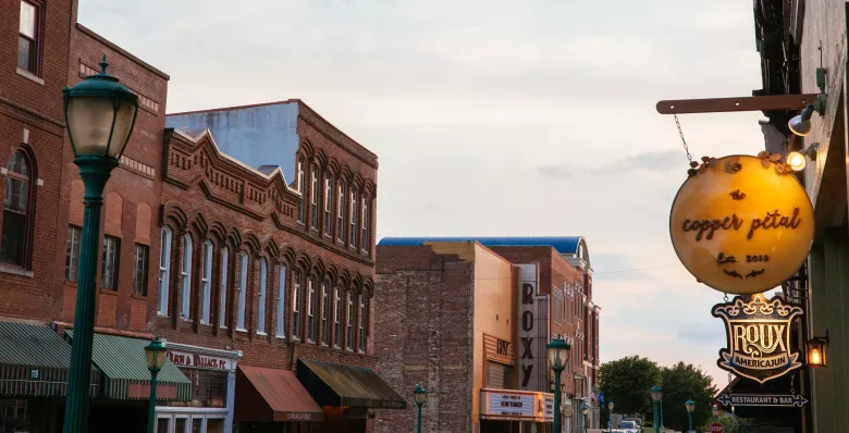 Downtown Clarksville shops and restaurants