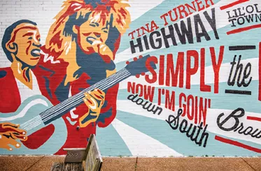 Photo opportunities abound at murals in Brownsville, TN.