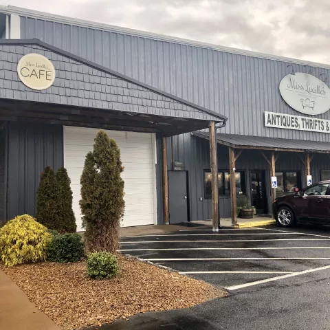 Miss Lucille's in Clarksville 