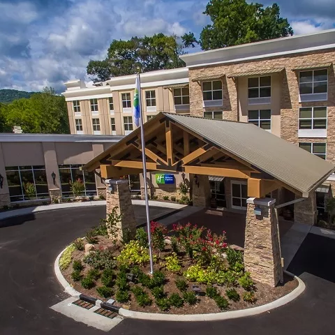 Holiday Inn Express Gatlinburg Downtown Entrance