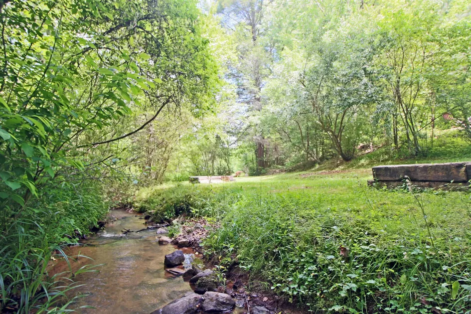Creek &amp; Horseshoes