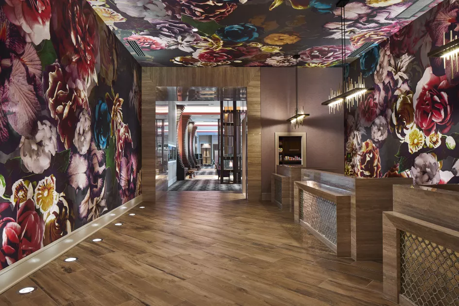 Soaring over Music City, Residence Inn Downtown Nashville is a chic retreat designed with today's traveler in mind. Our hotel is just steps from the area's most dynamic destinations, Music City Center, the Country Music Hall of Fame, Ryman Auditorium, Bridgestone Arena, Nissan Stadium and the famed honky-tonks of Lower Broadway.
