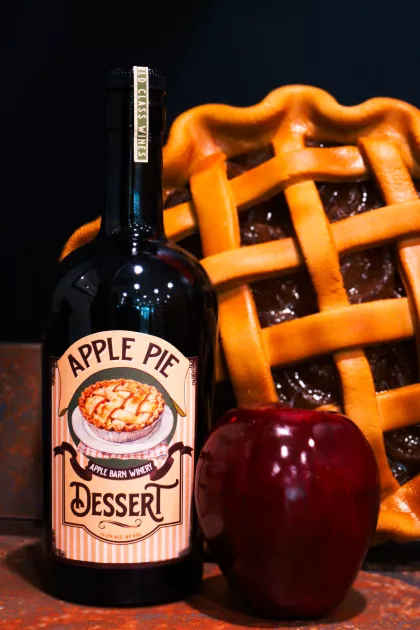 Apple Pie Dessert Wine w Pie and Apple