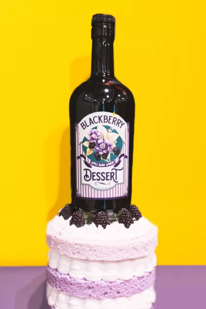 Blackberry Dessert Wine with Cake